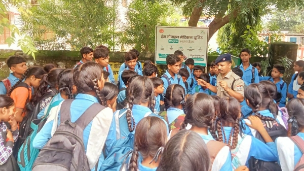 ऑनलाइन ठगी से लोगों को बचाने के लिए ऐसे अपना फर्ज निभा रही मित्र पुलिस